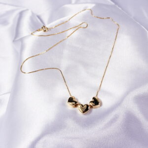 Colar três corações