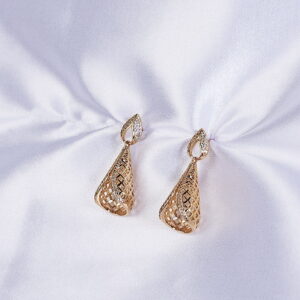 Manto cravejado pendurado